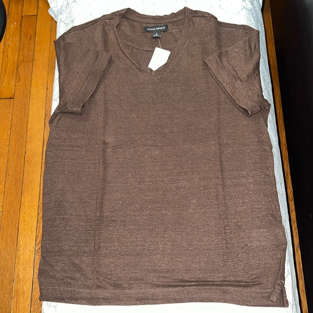 Banana Republic Lining V Neck T- Shirt